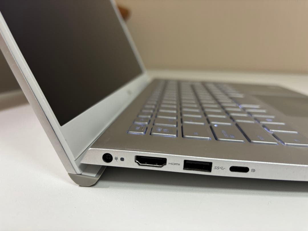 Dell モバイルノートパソコン Core i5/8GB/256GB SSD