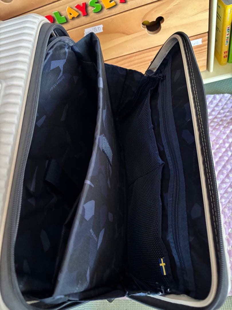 イノベーター 横型スーツケース 多機能モデル INV20