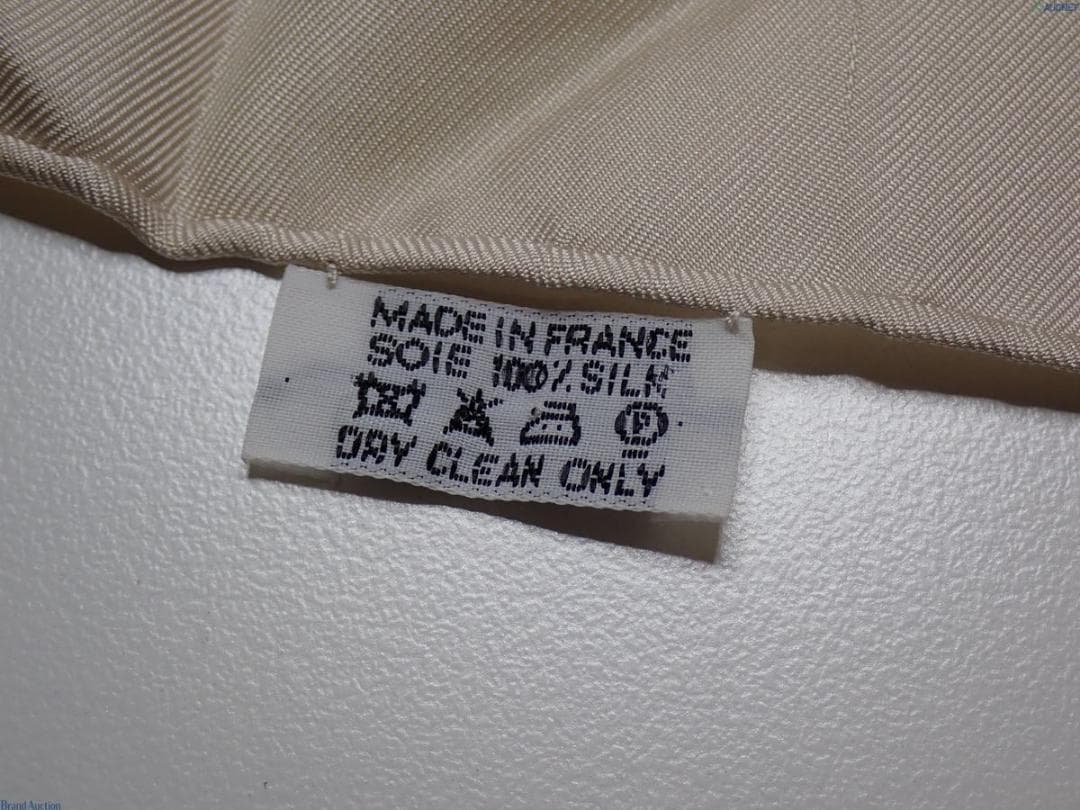 HERMES エルメス トライアングルカレ スカーフ シルク