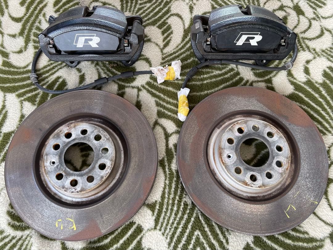 VW GOLF 7R　純正フロントブレーキ