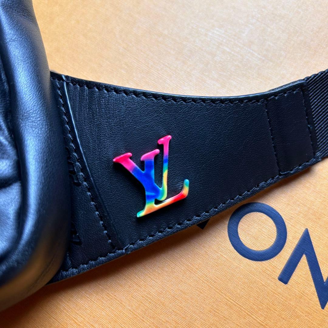 【極希少】LOUIS VUITTON アシンメトリカル 本革 ボディバッグ 黒