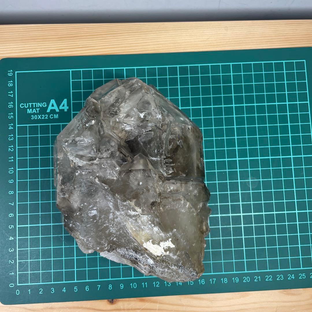 お値下げ　特大　スモーキーエレスチャル水晶　原石　1900g