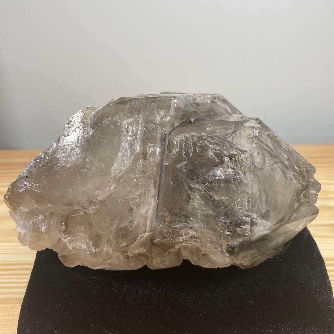 お値下げ　特大　スモーキーエレスチャル水晶　原石　1900g