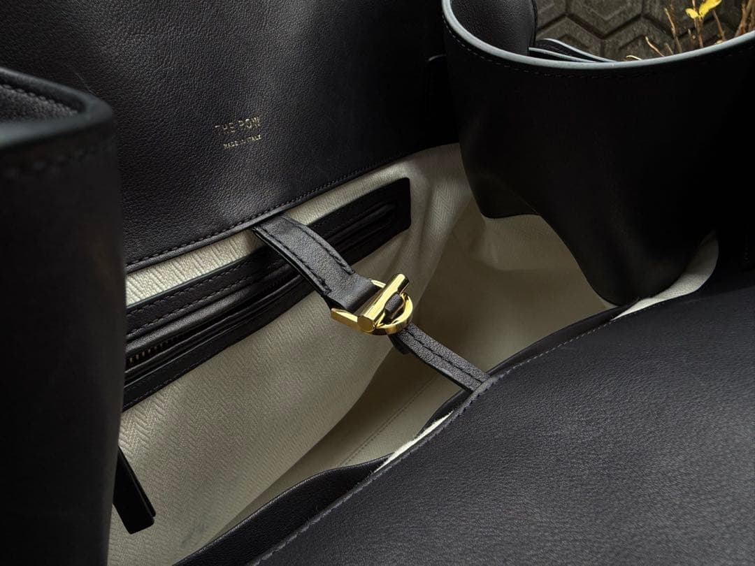 バッグ NNNThe Row Soft Margaux 17 Bag Black