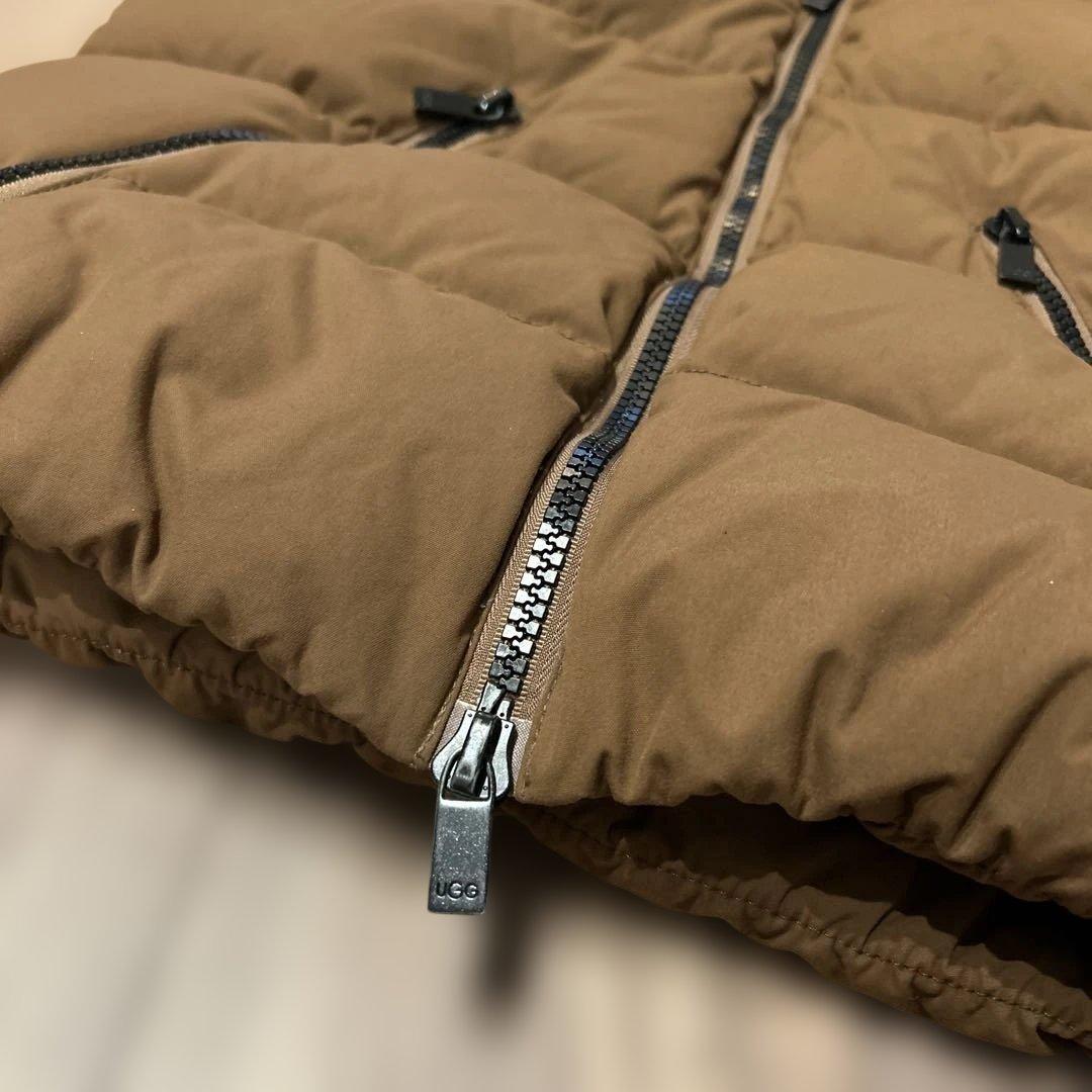 【とん】肉厚 UGG アグ（M）茶色 ダウンベスト フルジップ フード