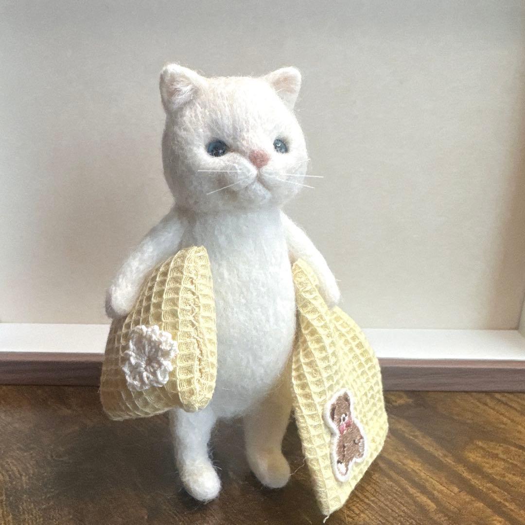 羊毛フェルト猫 白猫