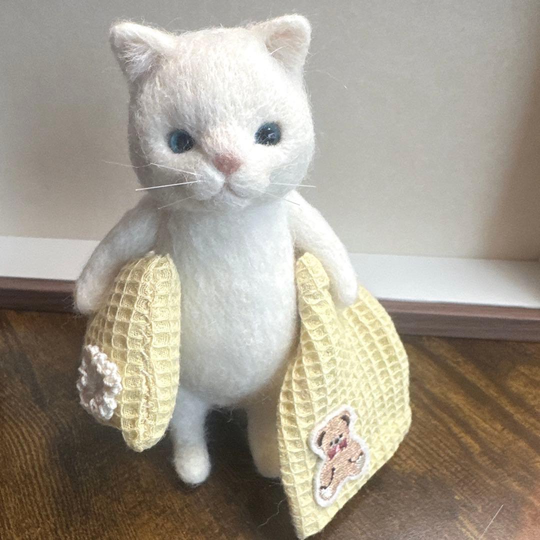 羊毛フェルト猫 白猫