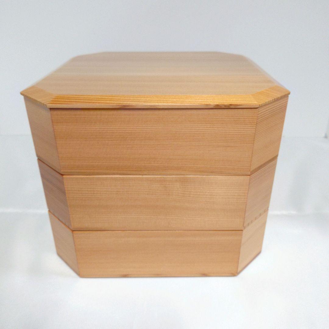 秋田杉　隅切三段重　内朱　重箱