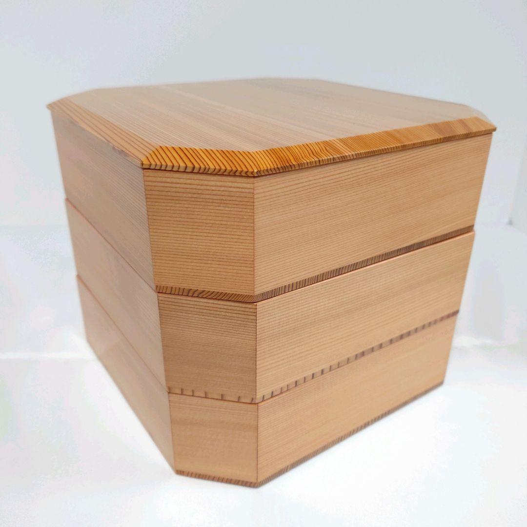 秋田杉　隅切三段重　内朱　重箱