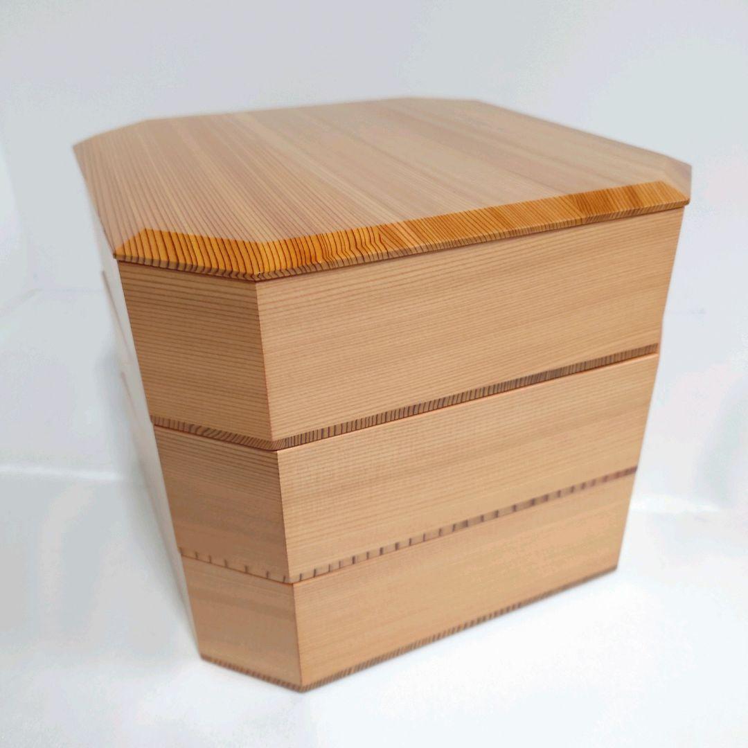 秋田杉　隅切三段重　内朱　重箱