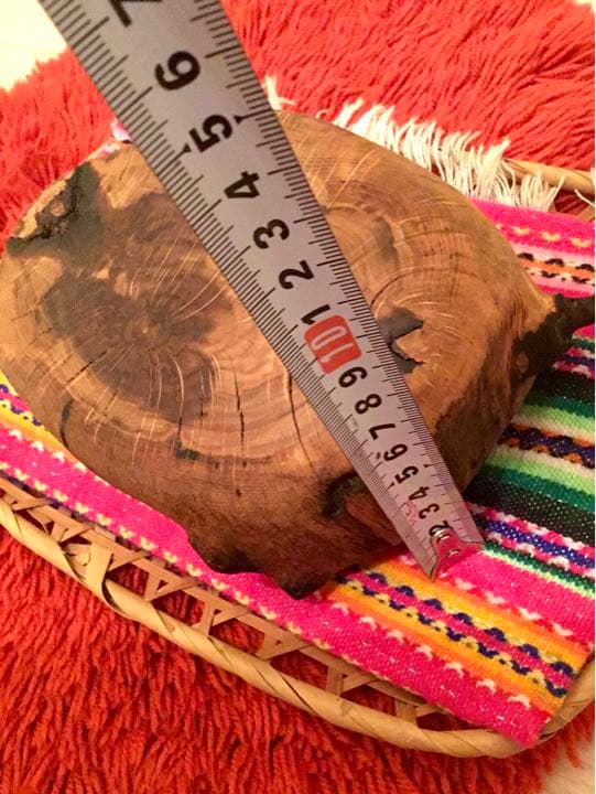 天然楢の木で作成/枝の突起を活かして風変わり＾＾【ミニ薪割り台/インテリア台】