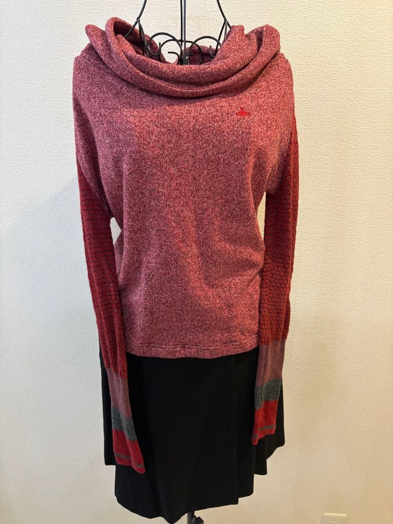 ⭐︎美品⭐︎ヴィヴィアンウエストウッドレッドレーベル　フード付き赤い長袖　かわいい