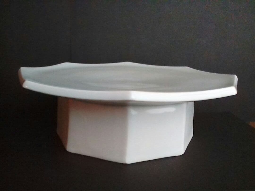 陶芸家中西美和作　白磁八角台鉢(はっかくだいばち)