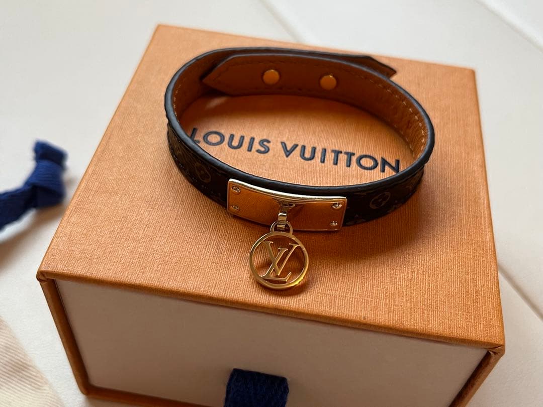 チェル　美品　Louis Vuitton ブラックレザーブレスレット