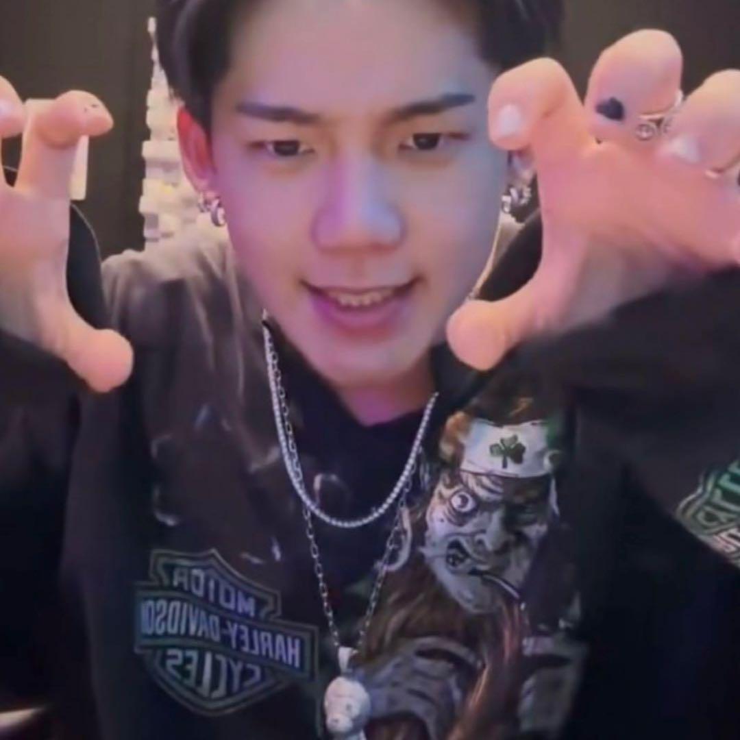 10s ハーレーダビッドソン TREASURE ヒョンソク着用 長袖 ロンT