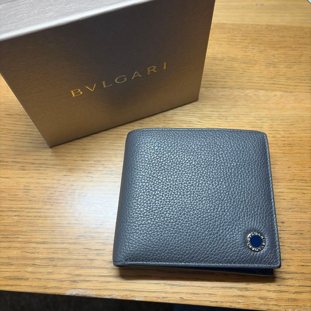⭐️ 新型 極美品 ブルガリ ブルガリマン 二つ折り財布 ダーク グレー 鑑定済