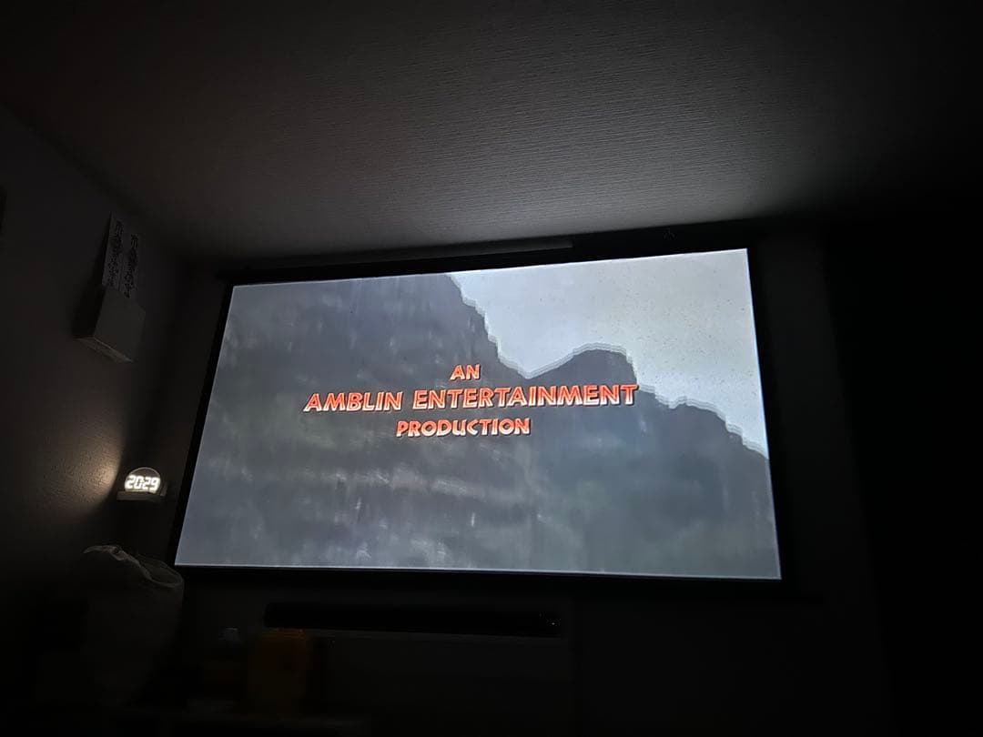 プロジェクタースクリーン　100インチ