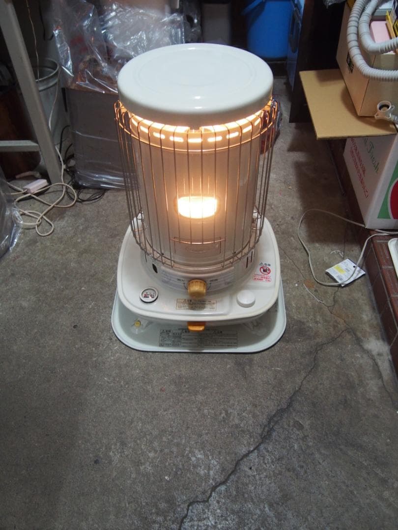 中古　コロナ　対流型ストーブ　石油ストーブ　キャンプや災害に　ＳＬ-66Ｂ