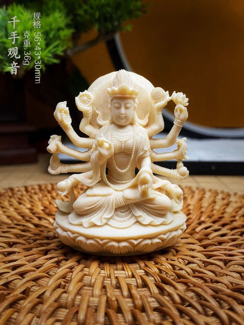 天然マンモス牙美しい手作り彫刻　千手観音　小さいな置物