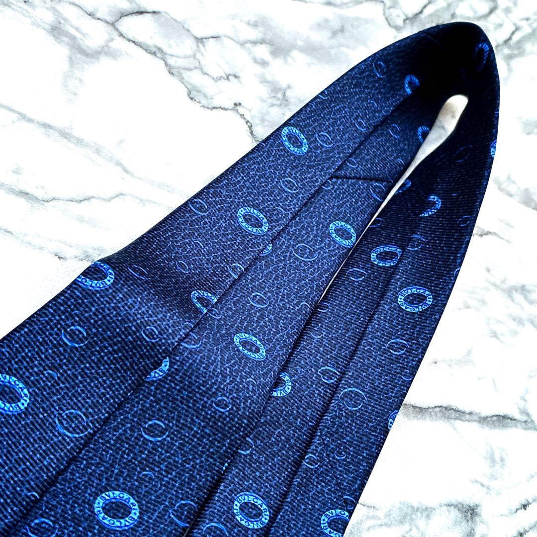 ✨未使用タグ付き✨ブルガリ　リング柄ロゴ入り　ディープブルー　ネクタイ