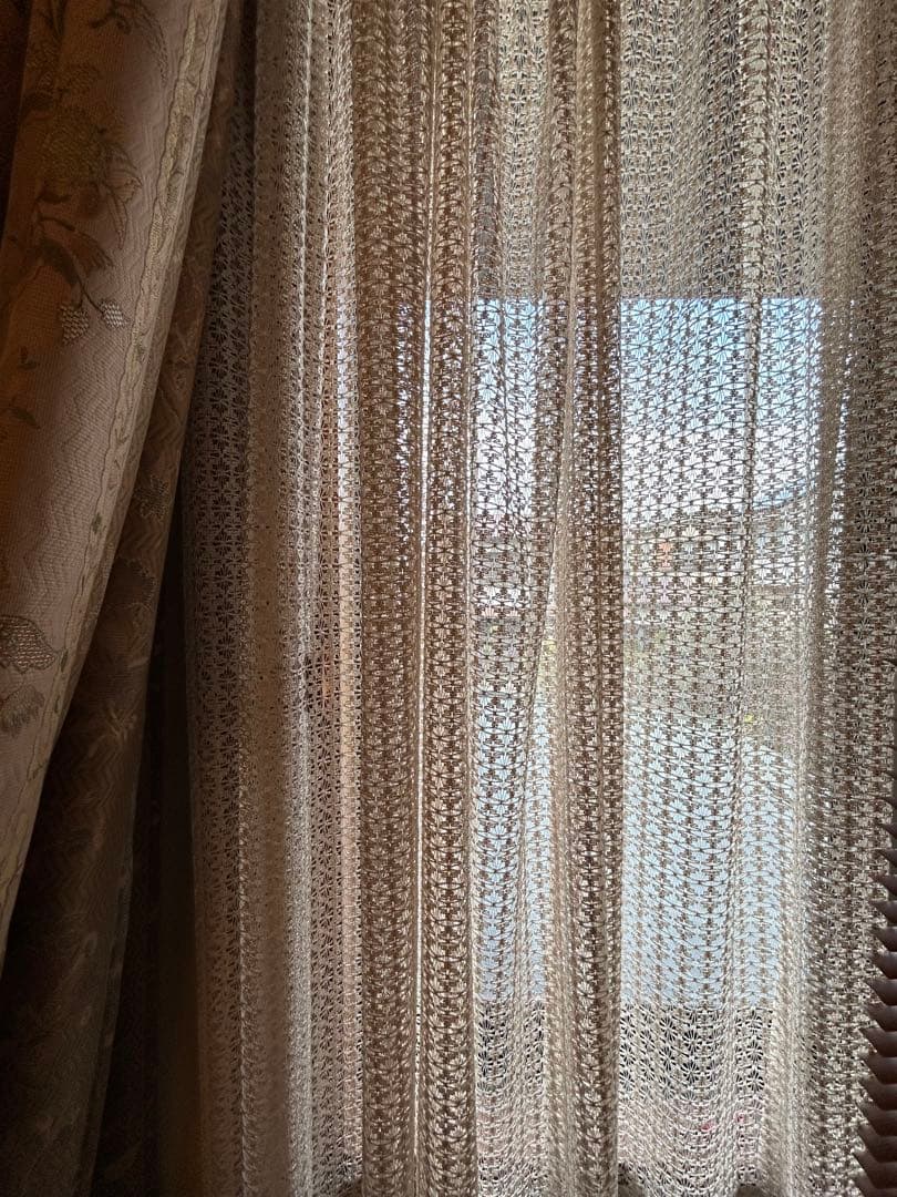 川島織物セルコンのレースカーテン2枚組