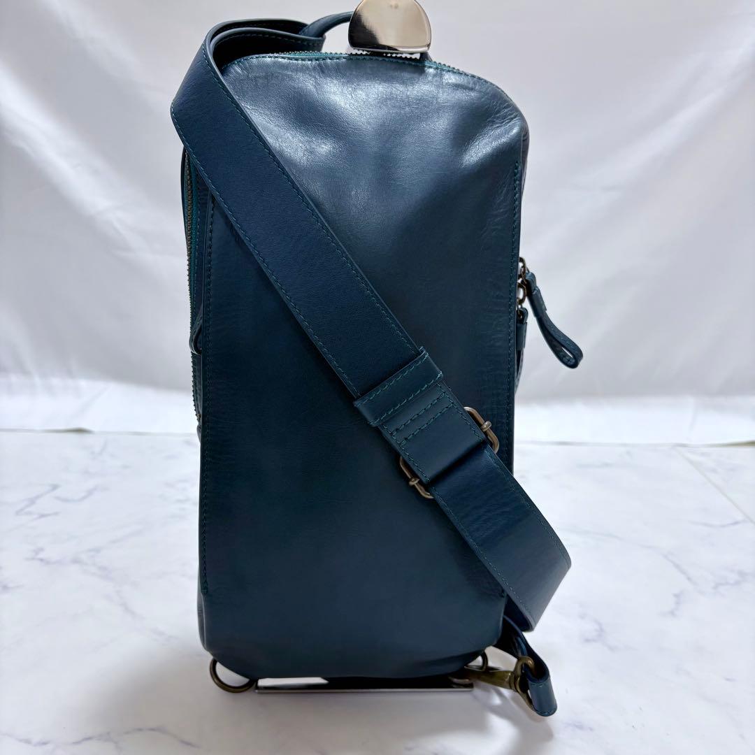 美品 マザーハウス カゼマトウ ボディバッグ レザー ネイビー 斜め掛け 本革