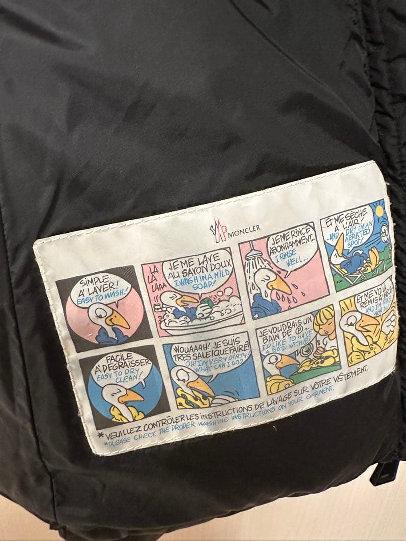 MONCLER 黒 ダウンジャケット フード付き