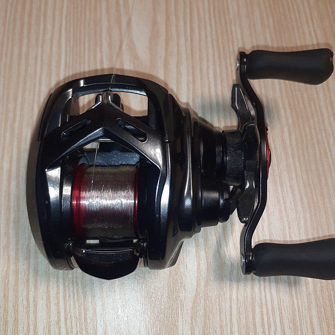 アルファス AIR TW ベイトリール 8.6:1 黒/赤