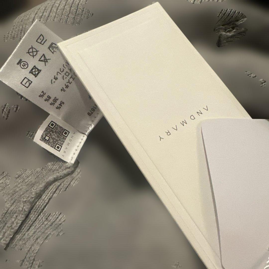 ANDMARY グレーリブラップトップ