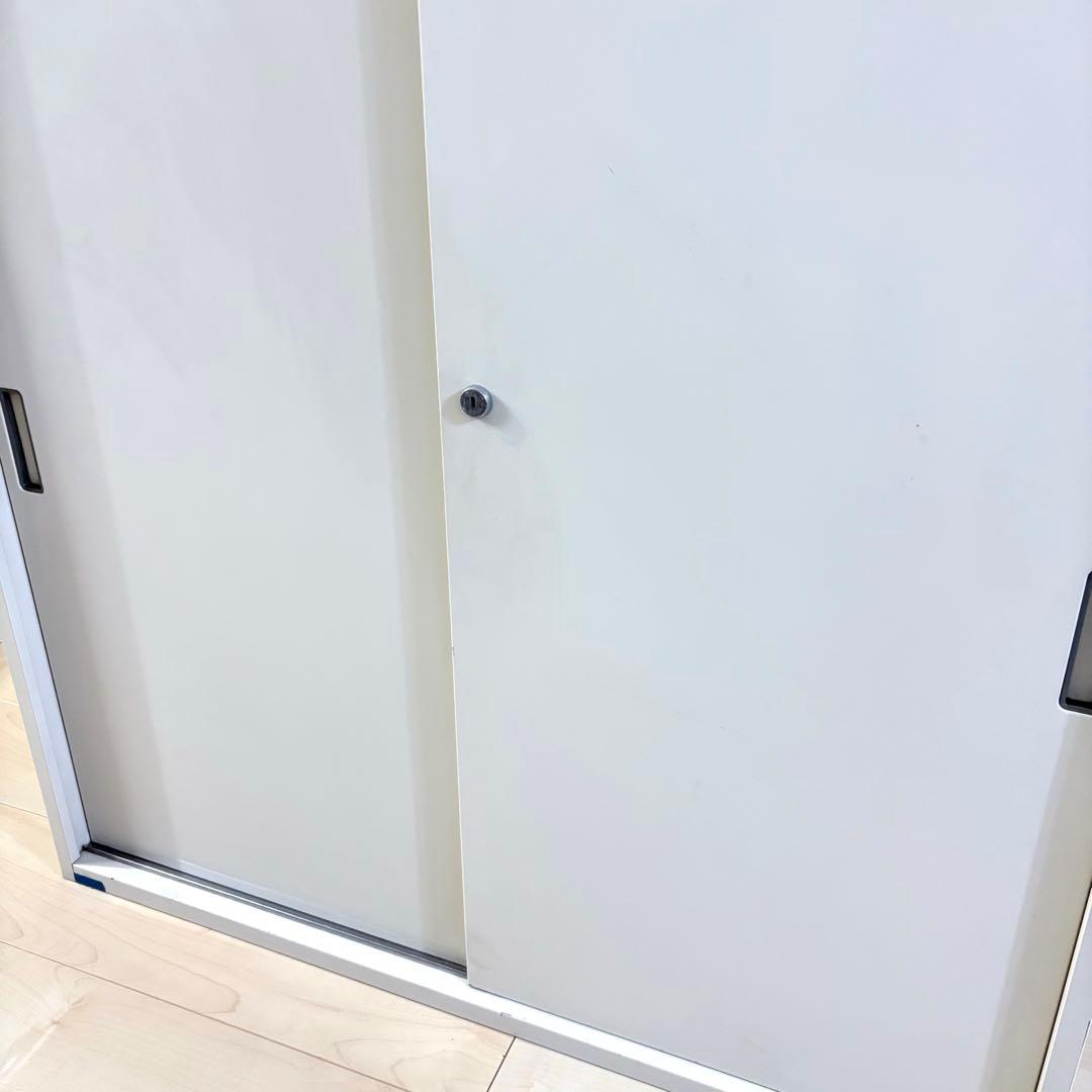 オカムラ　書庫　オフィス　ローキャビネット　キャビネット　A4 鍵付き