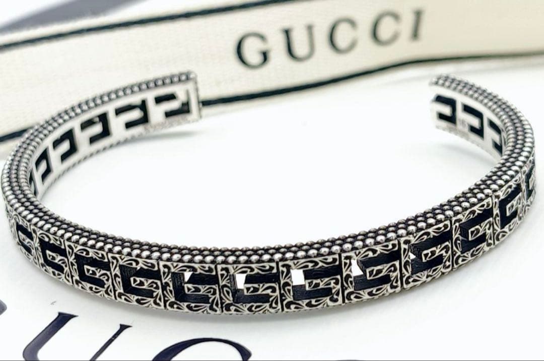 GUCCI (グッチ) スクエアGロゴ バングル ブレスレット シルバー