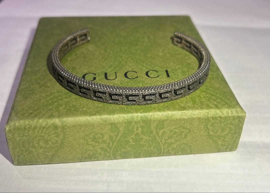 GUCCI (グッチ) スクエアGロゴ バングル ブレスレット シルバー