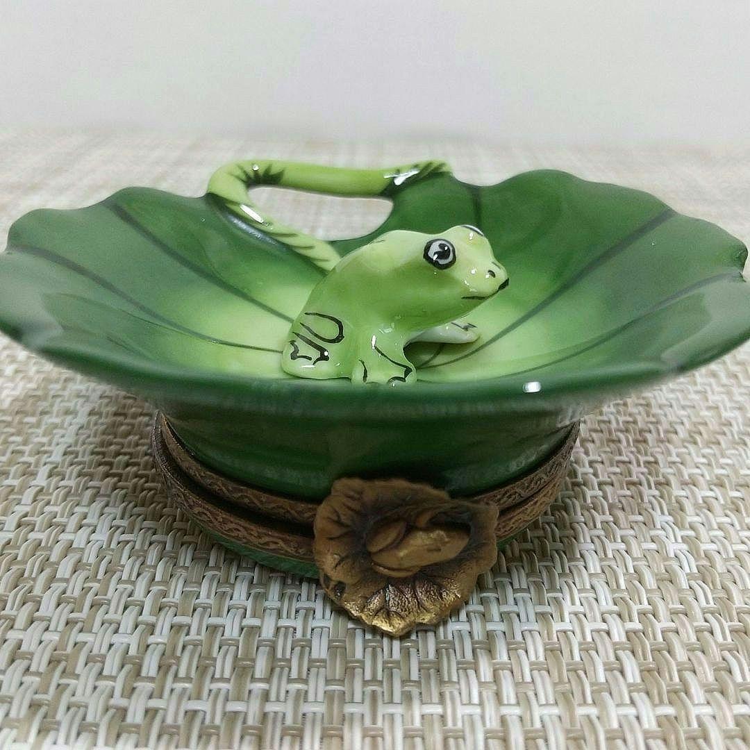 リモージュボックス 蓮の葉とカエル 蛙 小物入れ ミニチュア ピルケース