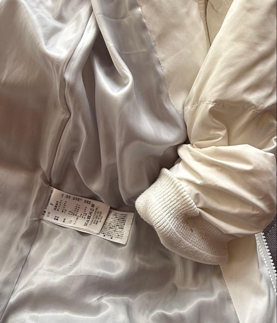 「　るる　」　GYDA 白　ダウンジャケット