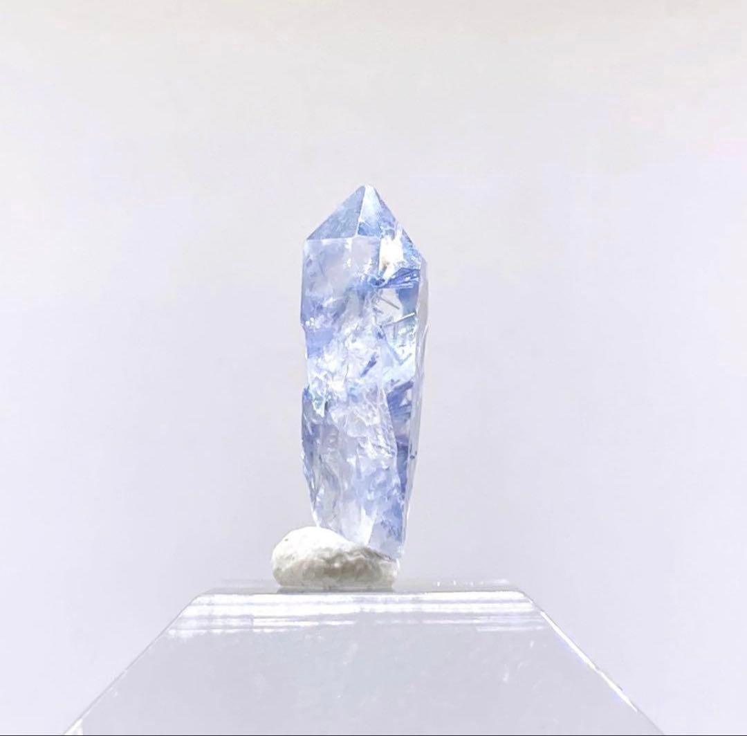 居*間様 デュモルチェライトインクォーツ　原石　鉱物標本　天然石　水晶　宝石 鉱