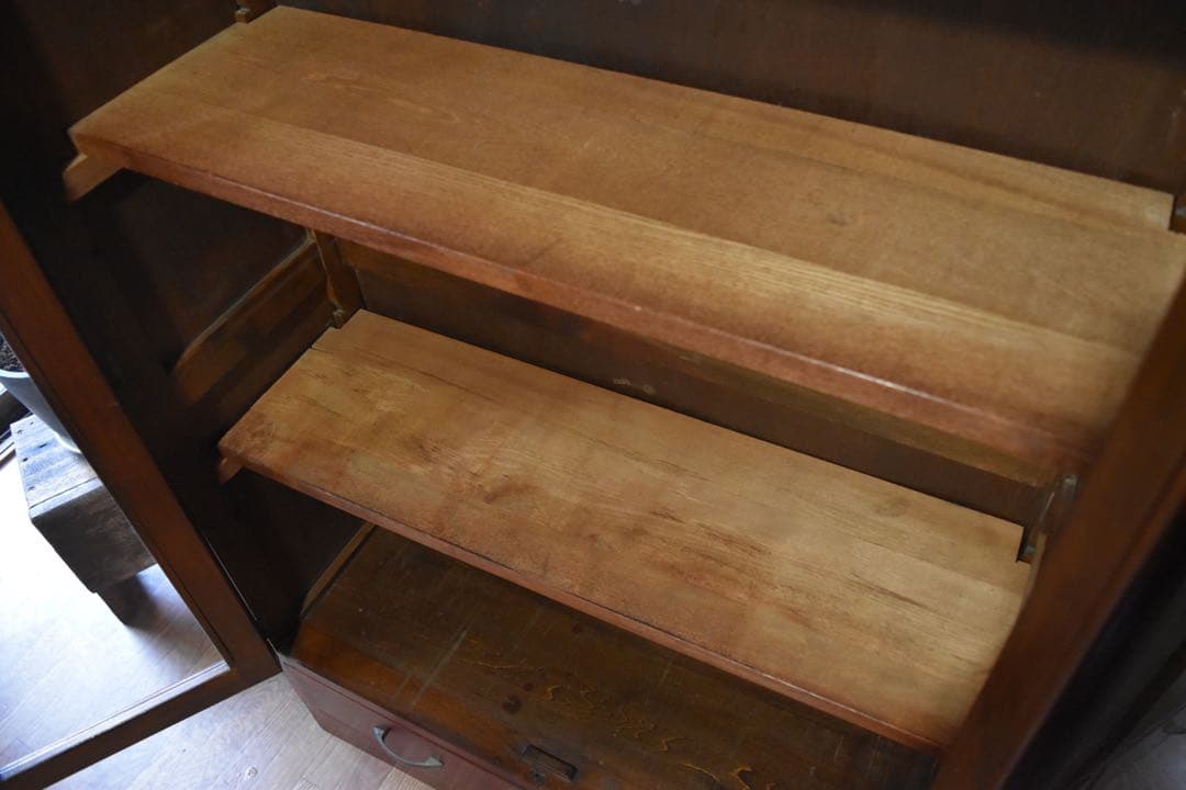 ウーパールーパー 古家具 本箱