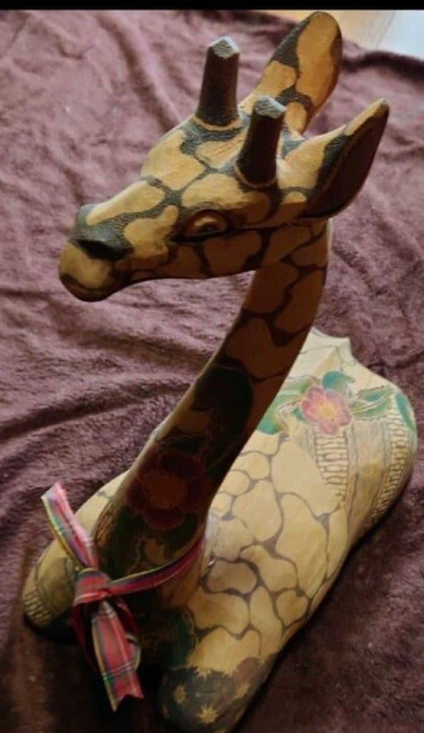 珍しい　木製キリン置物