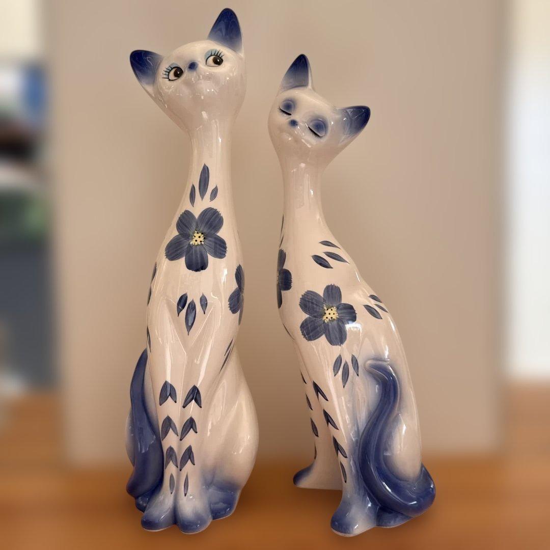 青と白の花模様 猫の陶器置物　アンティーク　ヴィンテージ