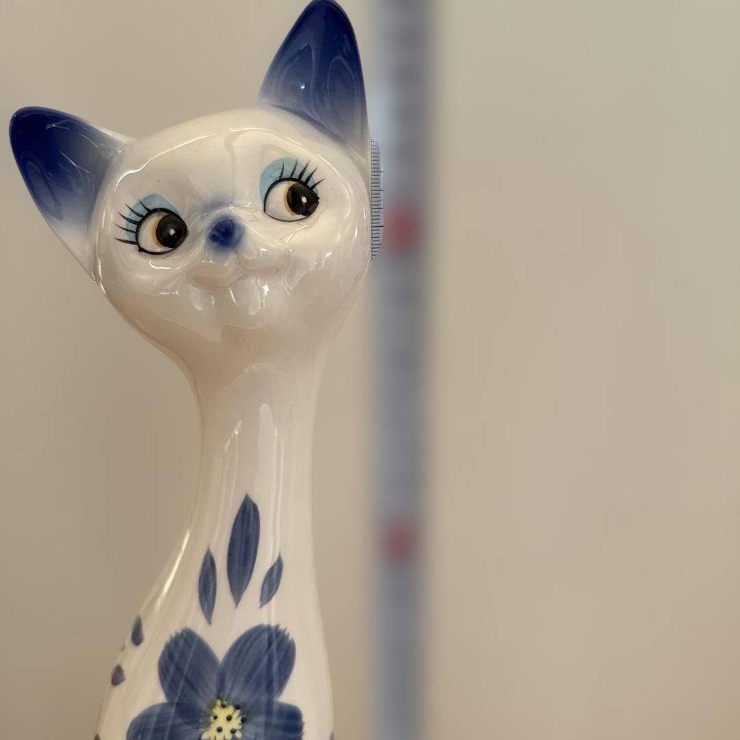 青と白の花模様 猫の陶器置物　アンティーク　ヴィンテージ