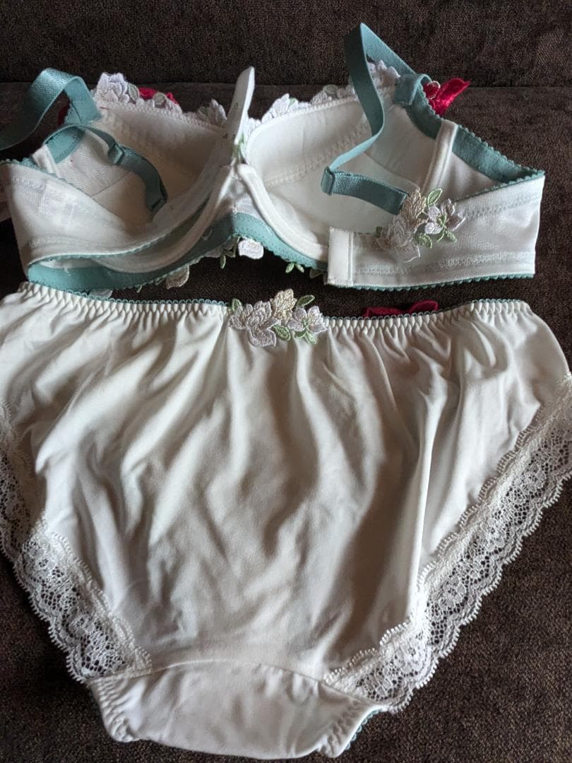 。Lemonheart様ワコールサルート最新16グループブラD70、ショーツL。