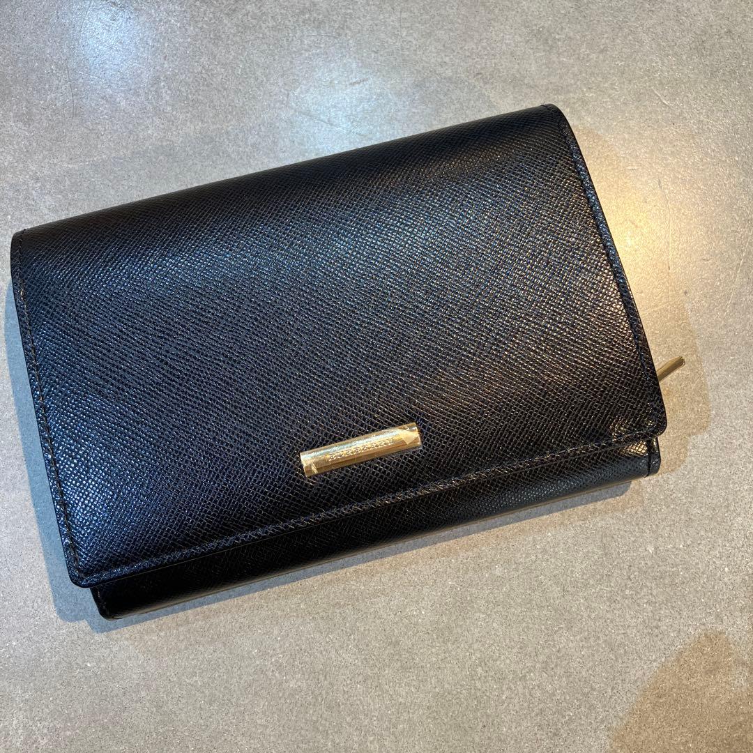 【新品】BURBERRY バーバリー 二つ折り財布 レザー 黒　ロゴプレート
