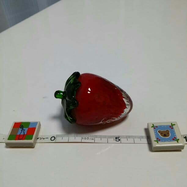 果物のオブジェ(苺)