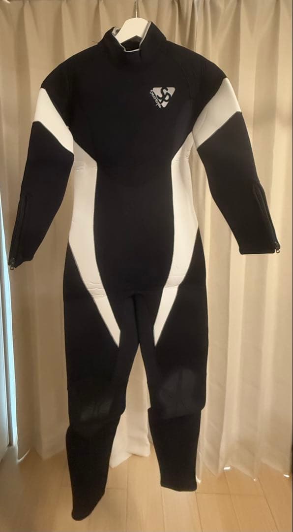 ウェットスーツ　セミドライ