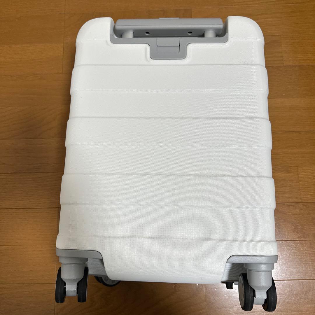 無印良品 ホワイト4輪キャリーケース