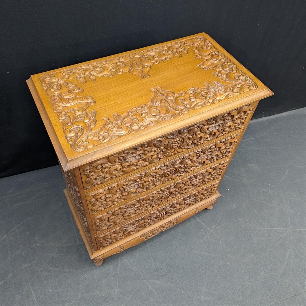 チーク　無垢　猫脚　彫刻　重厚　リビングチェスト　箪笥　タンス　たんす　チェスト