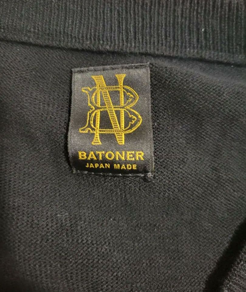 BATONER レザーエルボーパッチ付き ウールカーディガン Vネック