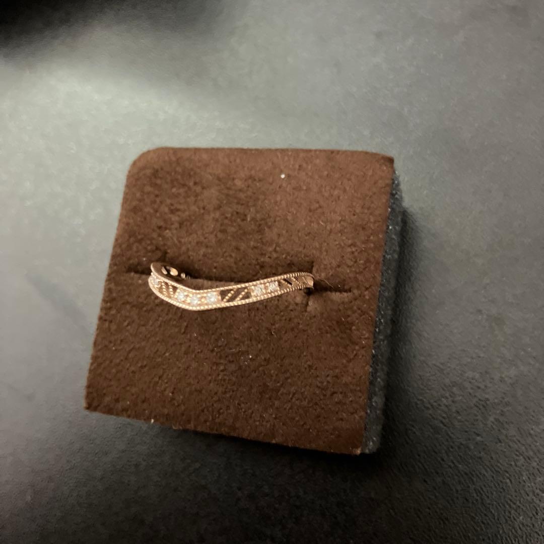 【mochi】agete K10透かし V字ダイヤモンドリング　15号