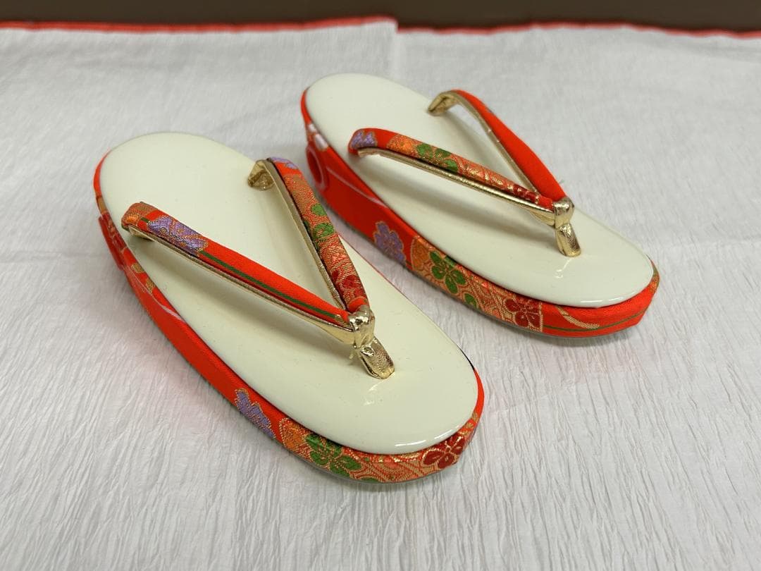 七五三セット　祝帯ペアセット　赤　中サイズ　草履18cm　箱入り　新古品