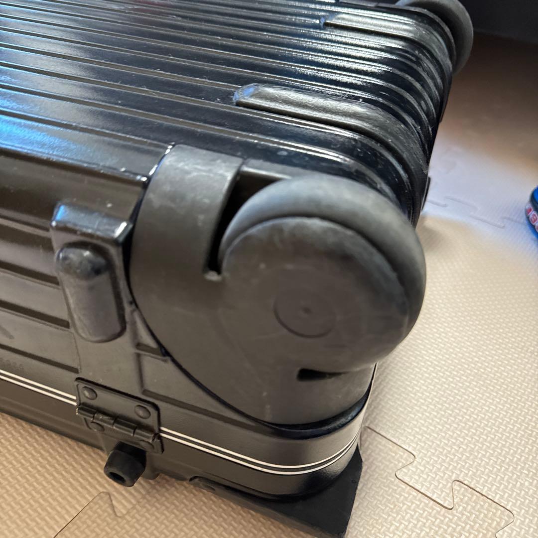 RIMOWA ブラック ハードキャリーケース