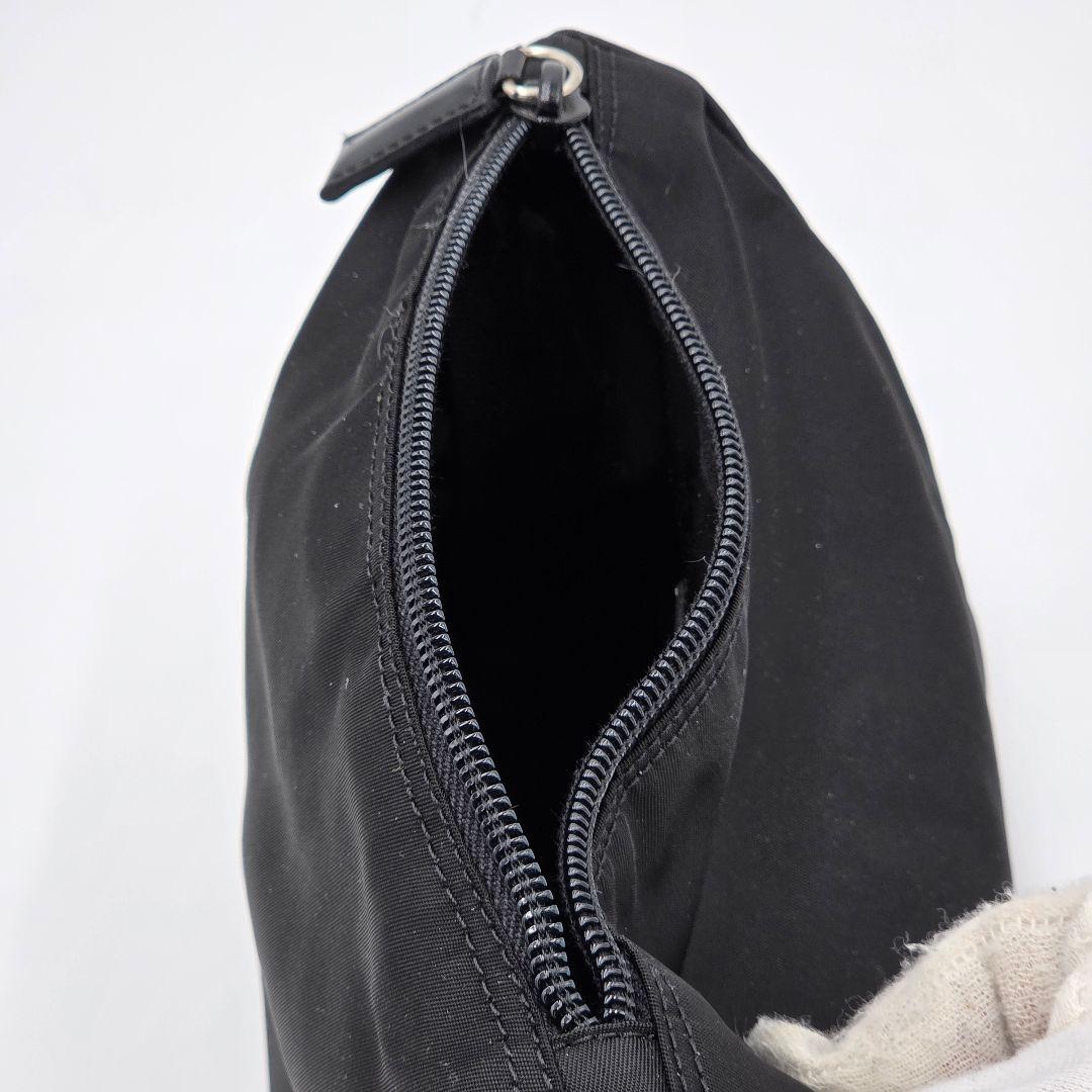 【極美品】PRADA ブラック ナイロン ポーチ　未使用級　プラダ